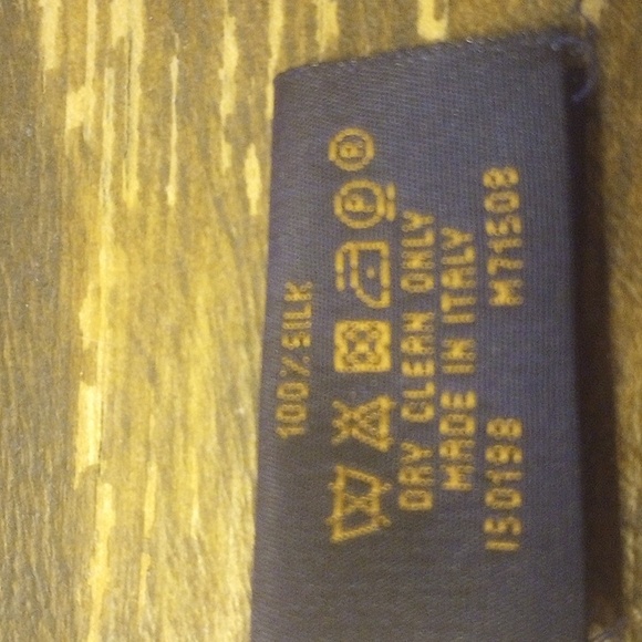 Louis Vuitton iconic symbol pink scarf - Picture 8 of 10